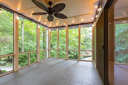 Graphic of enclosed deck